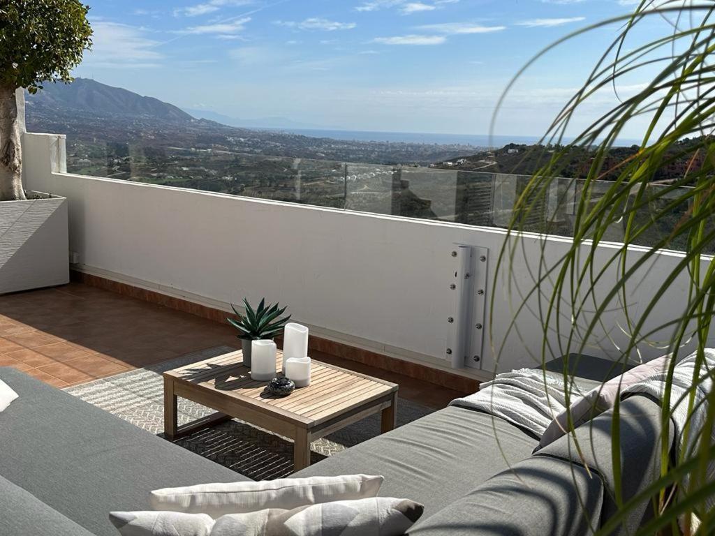 Penthouse Mit Privatem Jacuzzi In Marbella - La Mairena Apartment Ojen Exterior photo